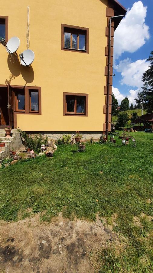 Gostyniy Dvir Petrovski Vorokhta Exterior foto