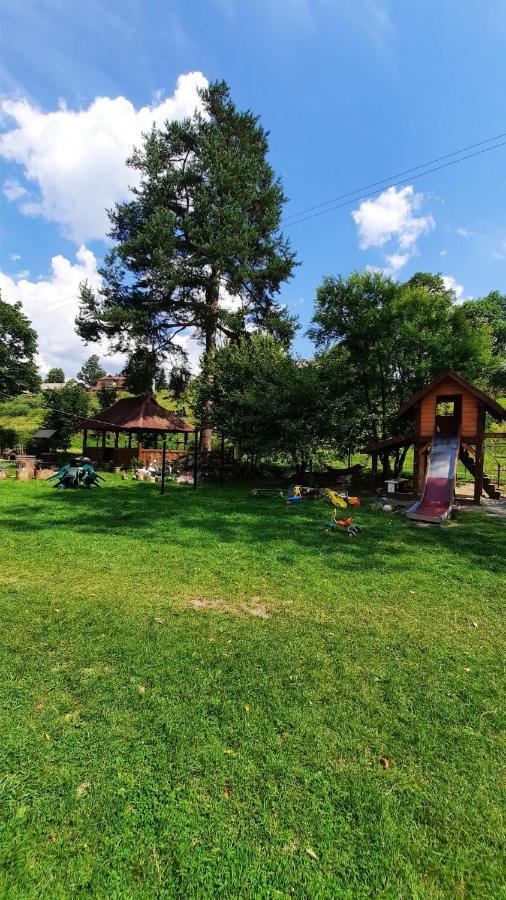 Gostyniy Dvir Petrovski Vorokhta Exterior foto